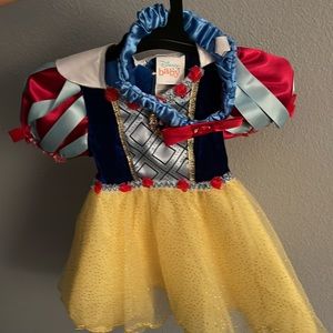 Disney Snow White Halloween costume, 6-12 months. Worn once! No flaws!